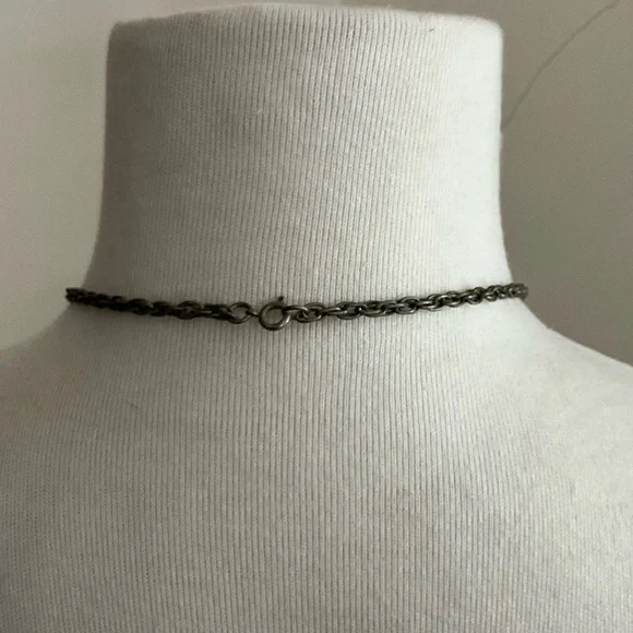 Vintage Caesars palace medallion pendent and chain - Picture 4 of 4